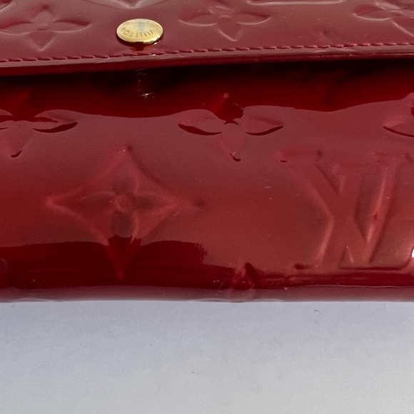 Louis Vuitton Monogram Vernis Sarah Wallet in Red - Picture 11 of 13